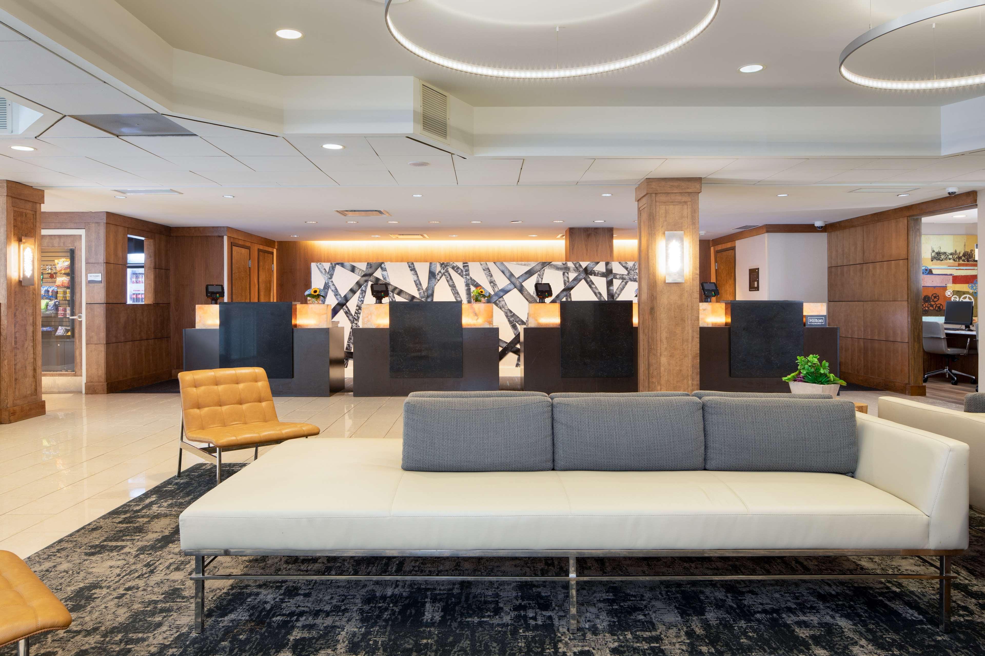 Doubletree By Hilton Hotel & Suites Pittsburgh Downtown Exteriör bild