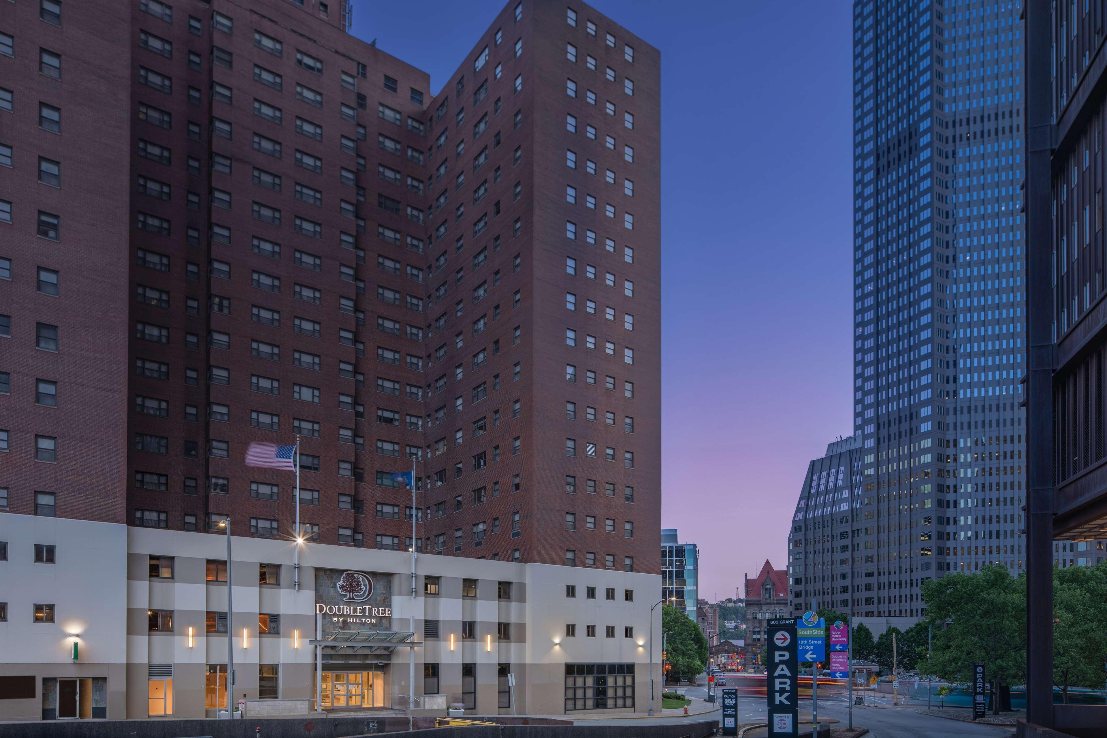 Doubletree By Hilton Hotel & Suites Pittsburgh Downtown Exteriör bild