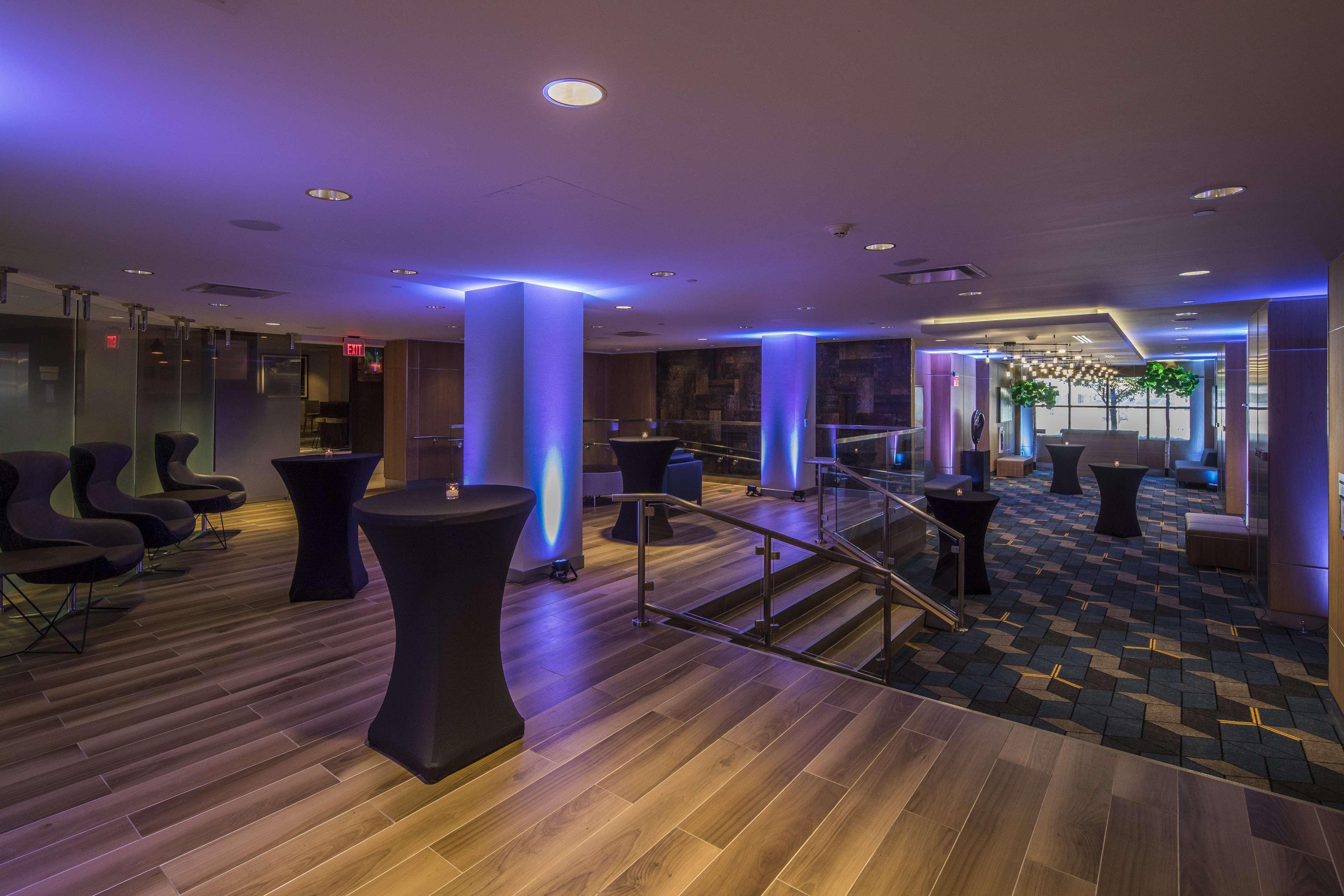 Doubletree By Hilton Hotel & Suites Pittsburgh Downtown Exteriör bild