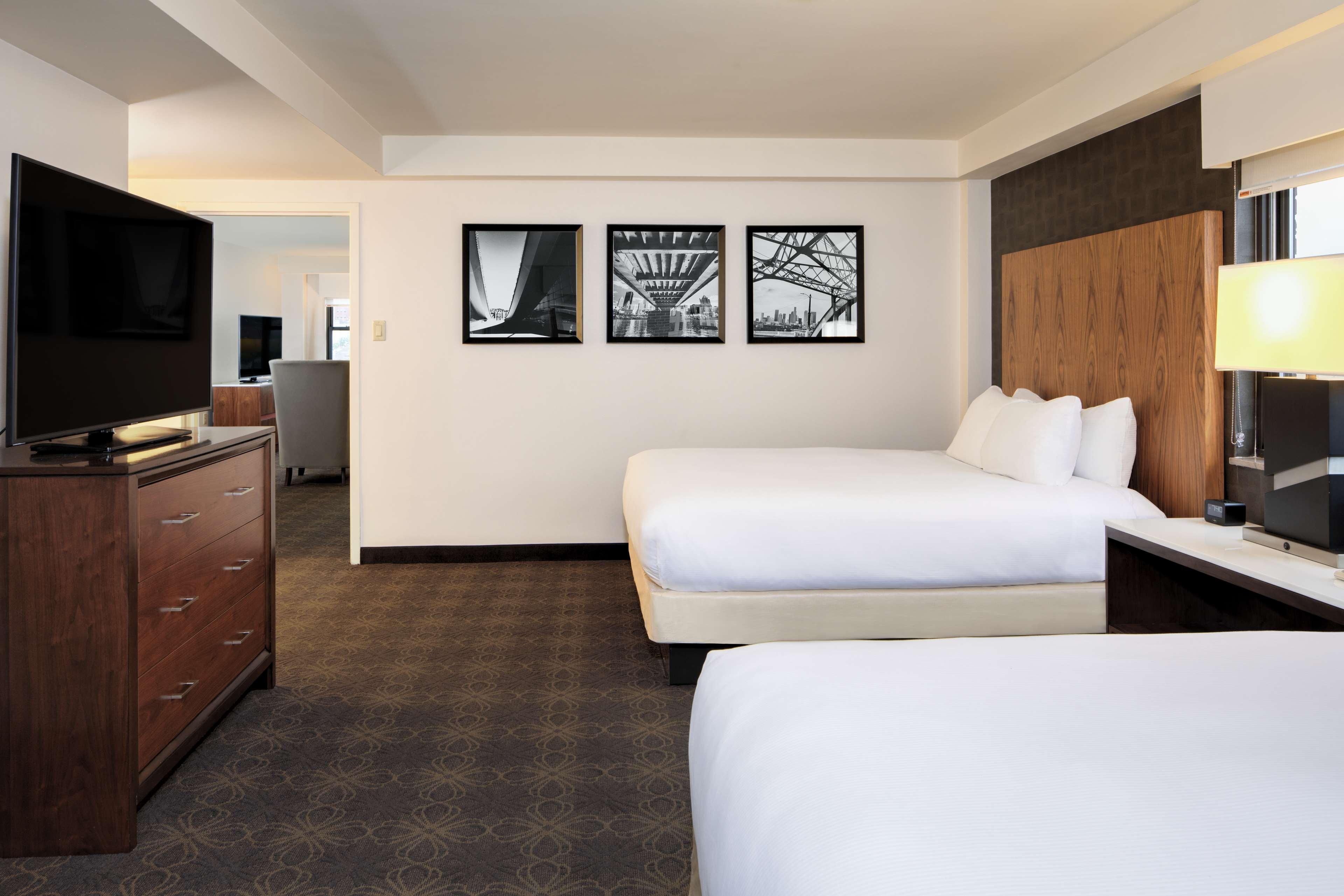 Doubletree By Hilton Hotel & Suites Pittsburgh Downtown Exteriör bild