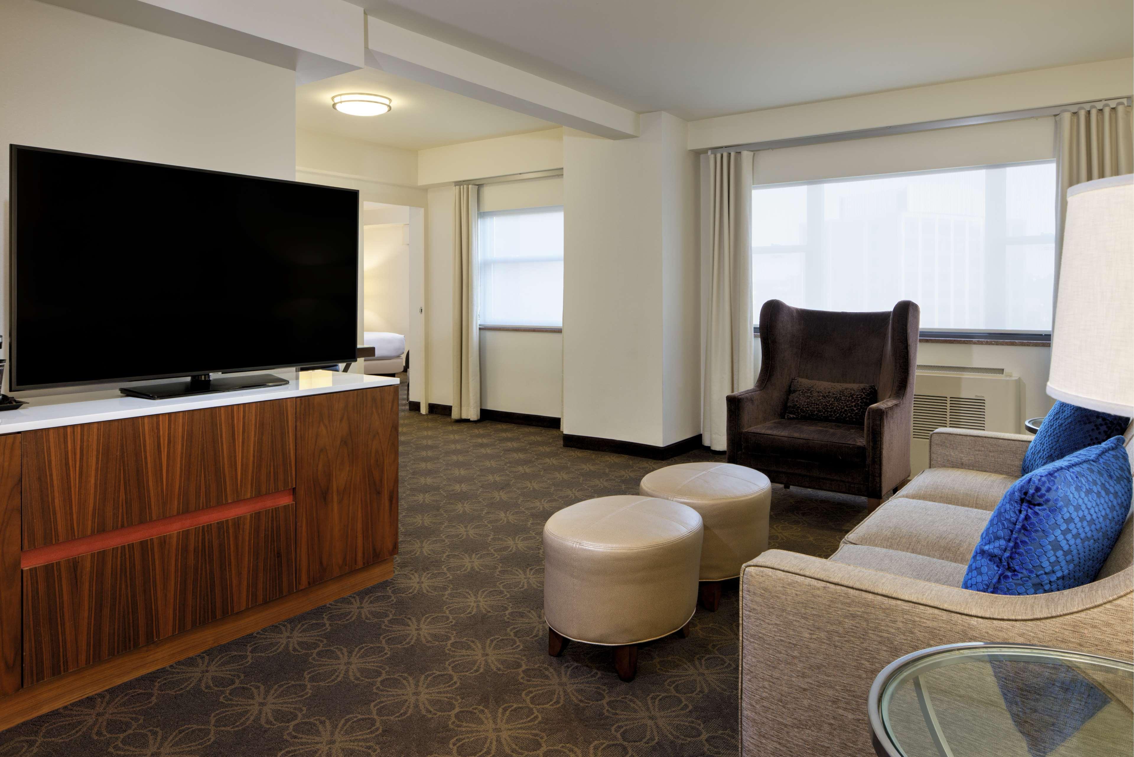 Doubletree By Hilton Hotel & Suites Pittsburgh Downtown Exteriör bild