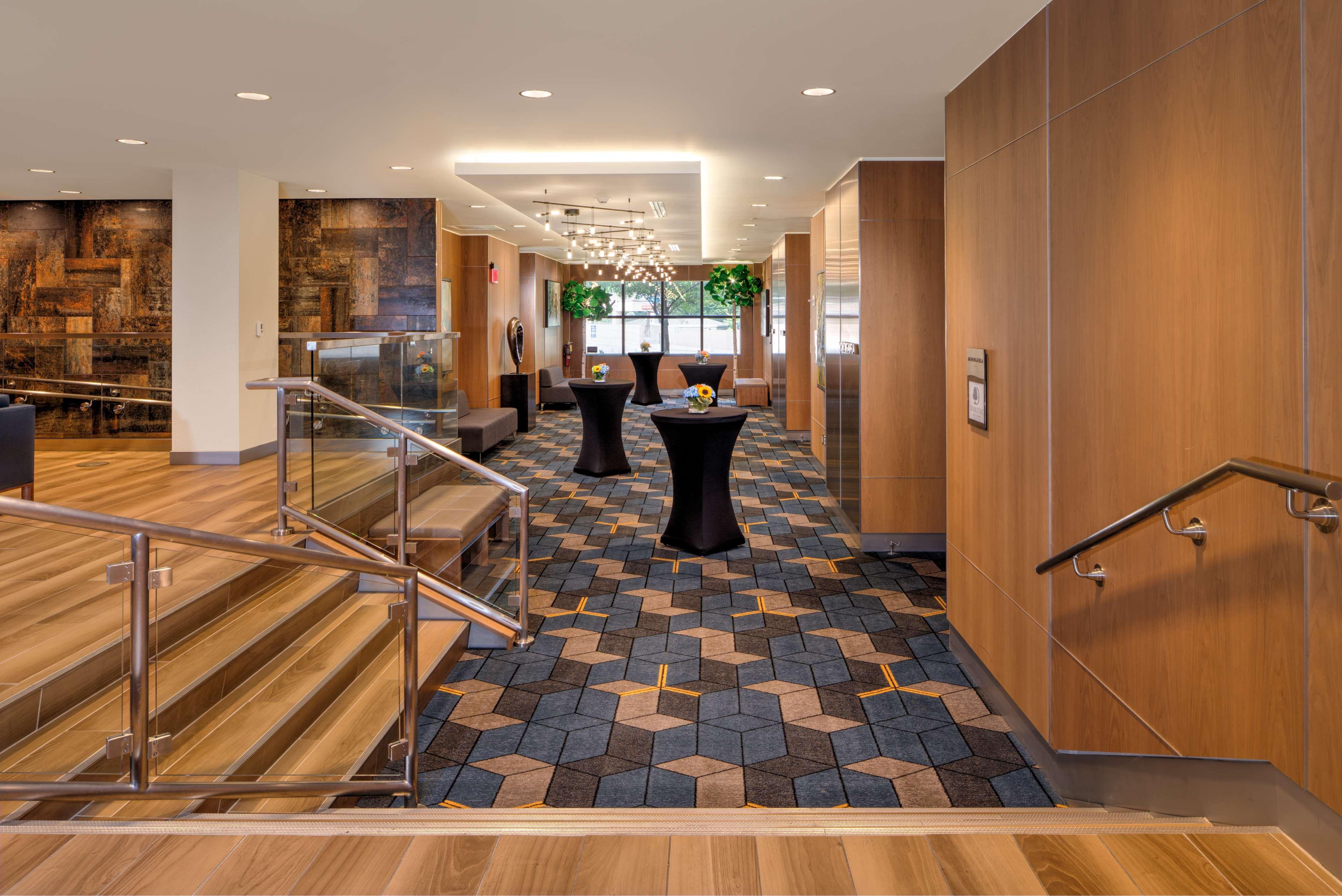 Doubletree By Hilton Hotel & Suites Pittsburgh Downtown Exteriör bild