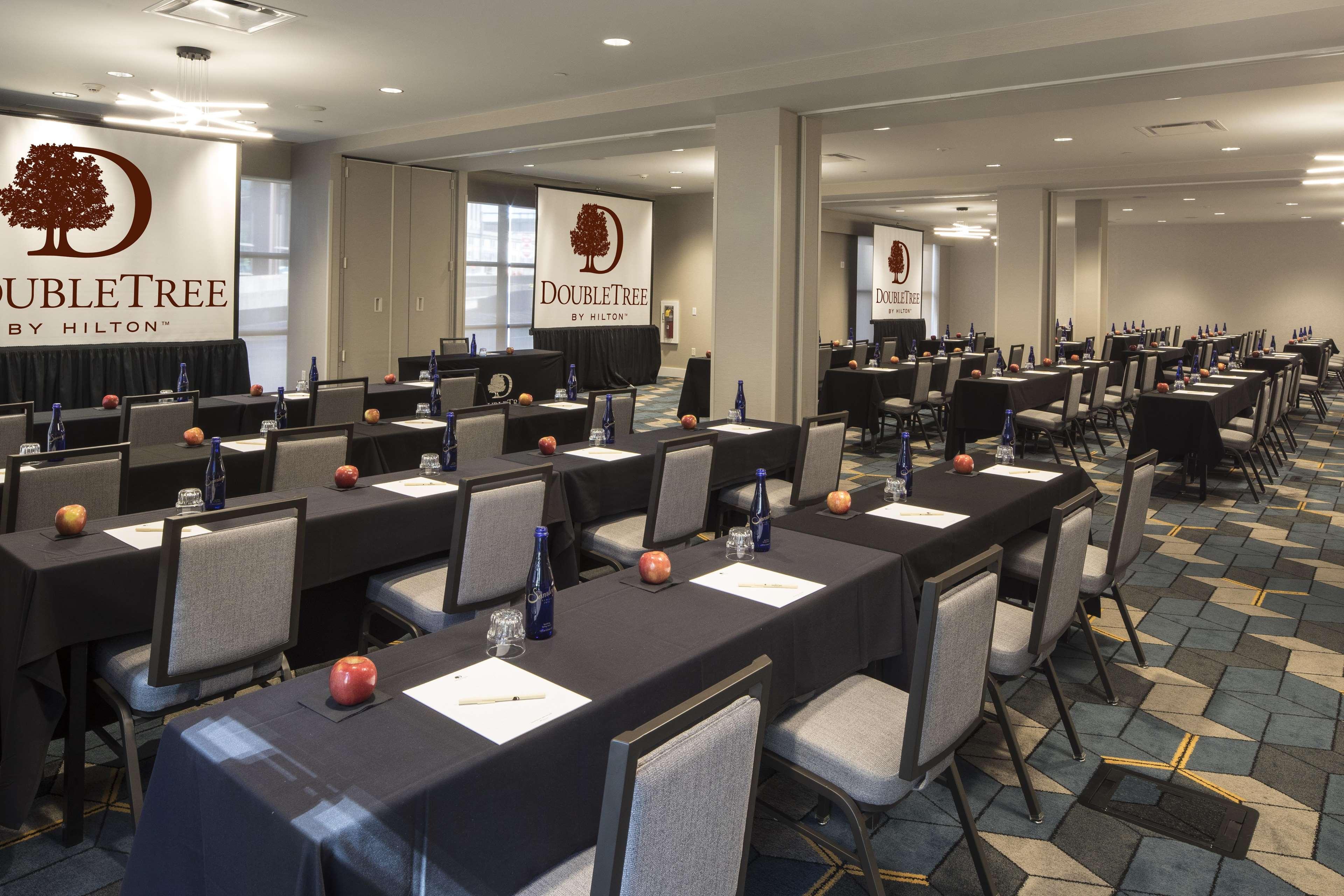 Doubletree By Hilton Hotel & Suites Pittsburgh Downtown Exteriör bild