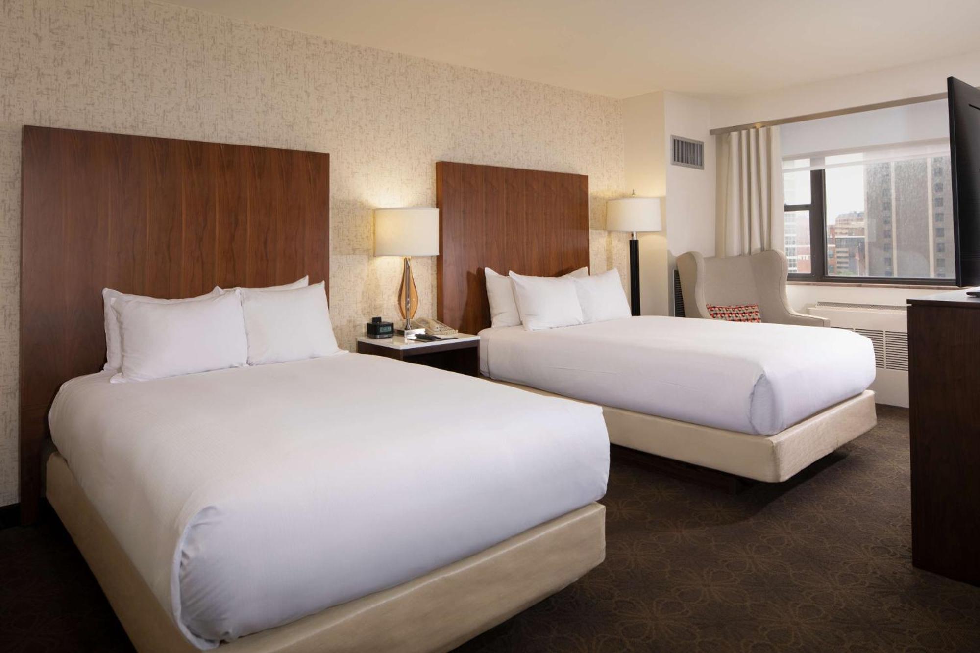 Doubletree By Hilton Hotel & Suites Pittsburgh Downtown Exteriör bild