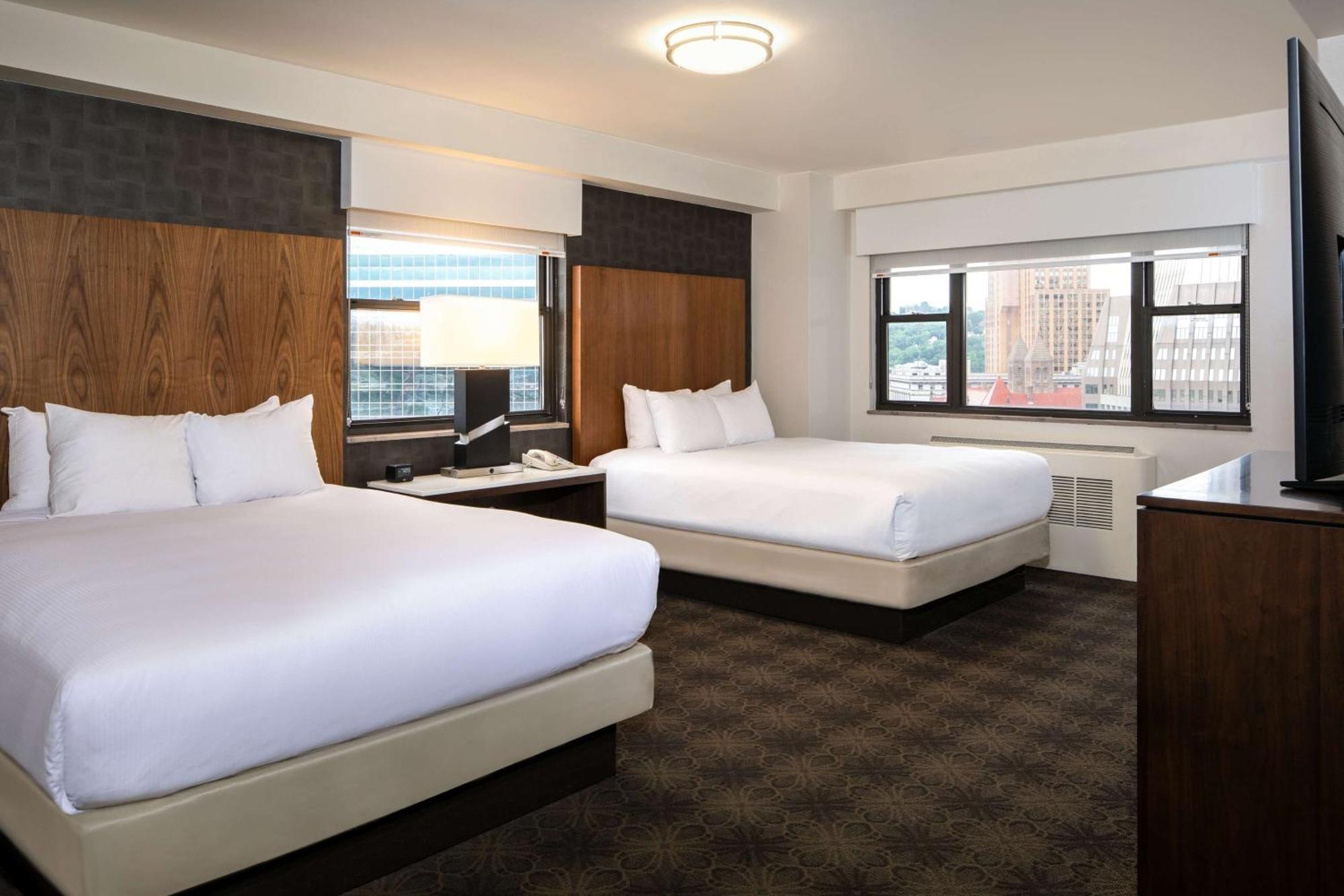Doubletree By Hilton Hotel & Suites Pittsburgh Downtown Exteriör bild