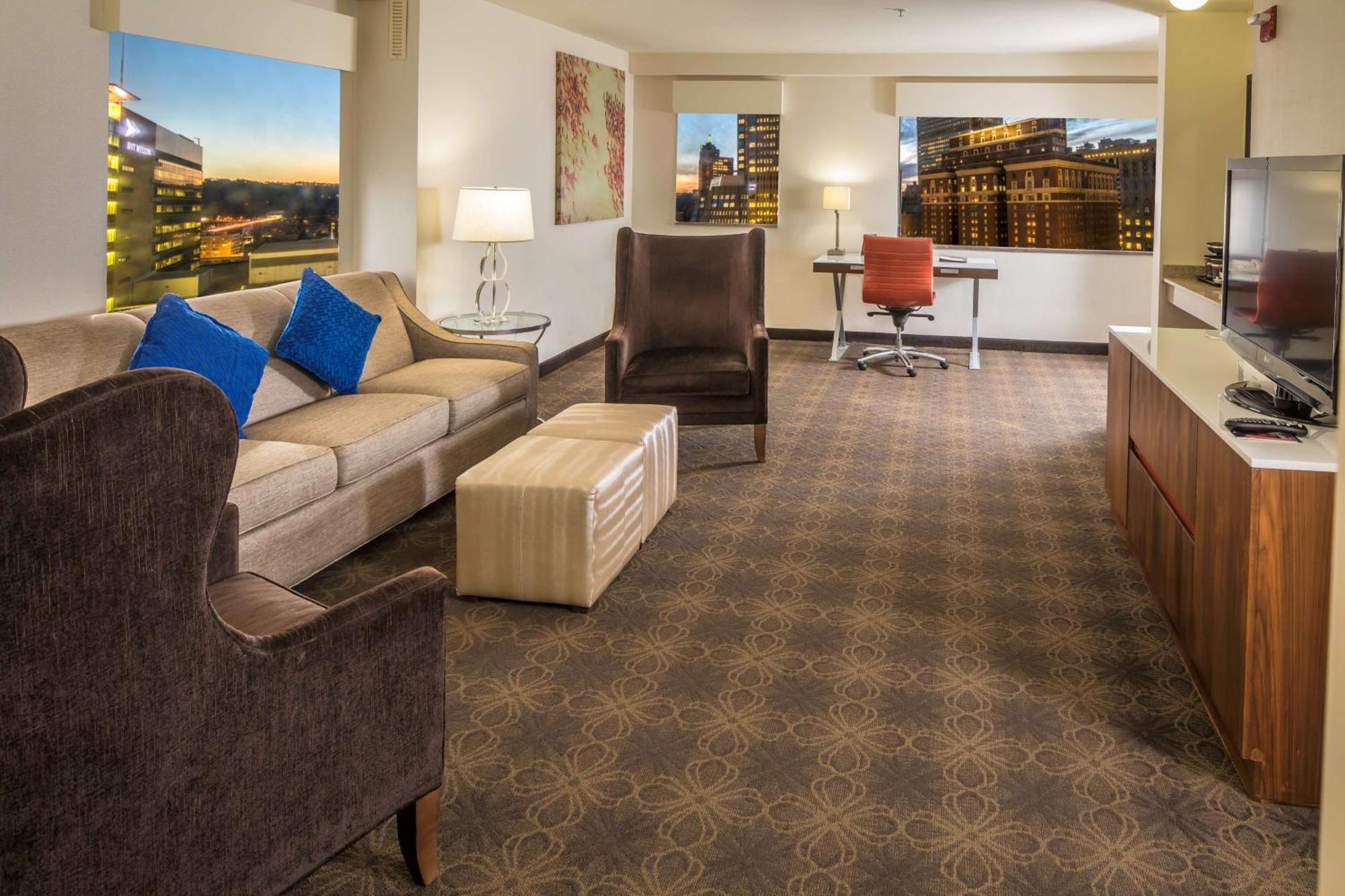 Doubletree By Hilton Hotel & Suites Pittsburgh Downtown Exteriör bild