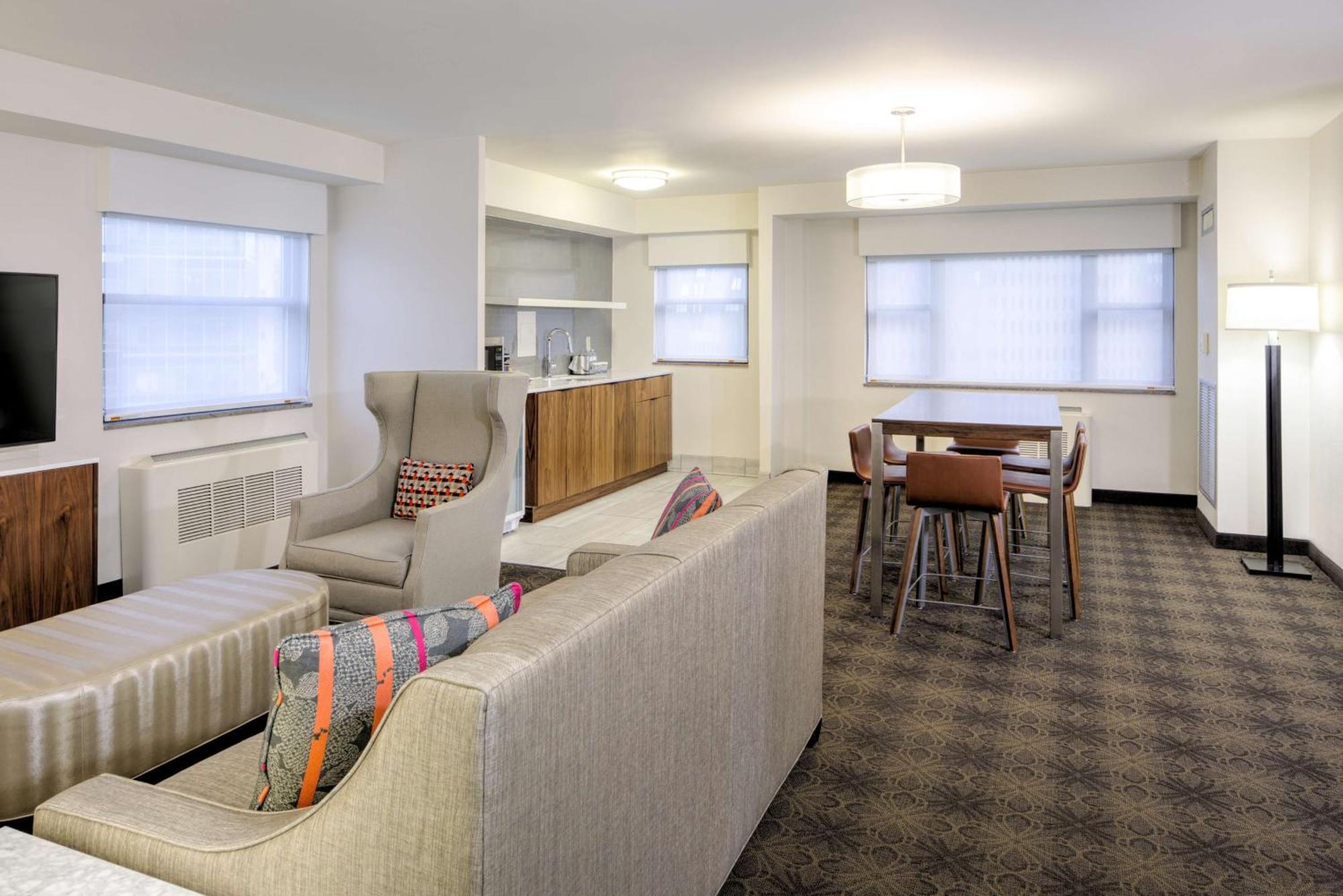 Doubletree By Hilton Hotel & Suites Pittsburgh Downtown Exteriör bild